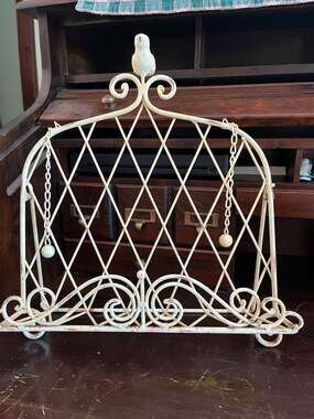 Creative Co-Op Shabby Chic Cream Metal Bird Cookbook Stand with Page Weights